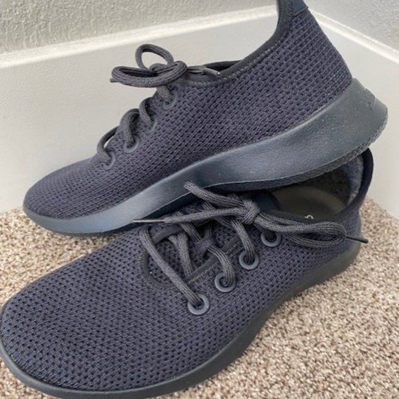 NEW! Allbirds Tree Runners Limited Edition Navy Blue Dark Sole 8 - Picture 9 of 12